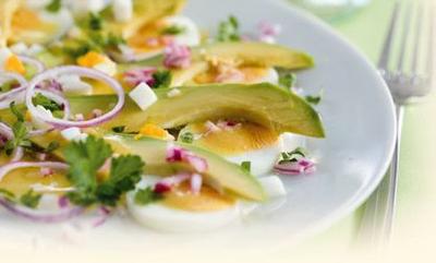 : Avokadó - tojásos vinaigrette öntettel