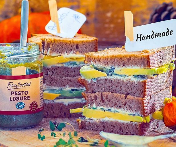 Bazsalikomos pesto